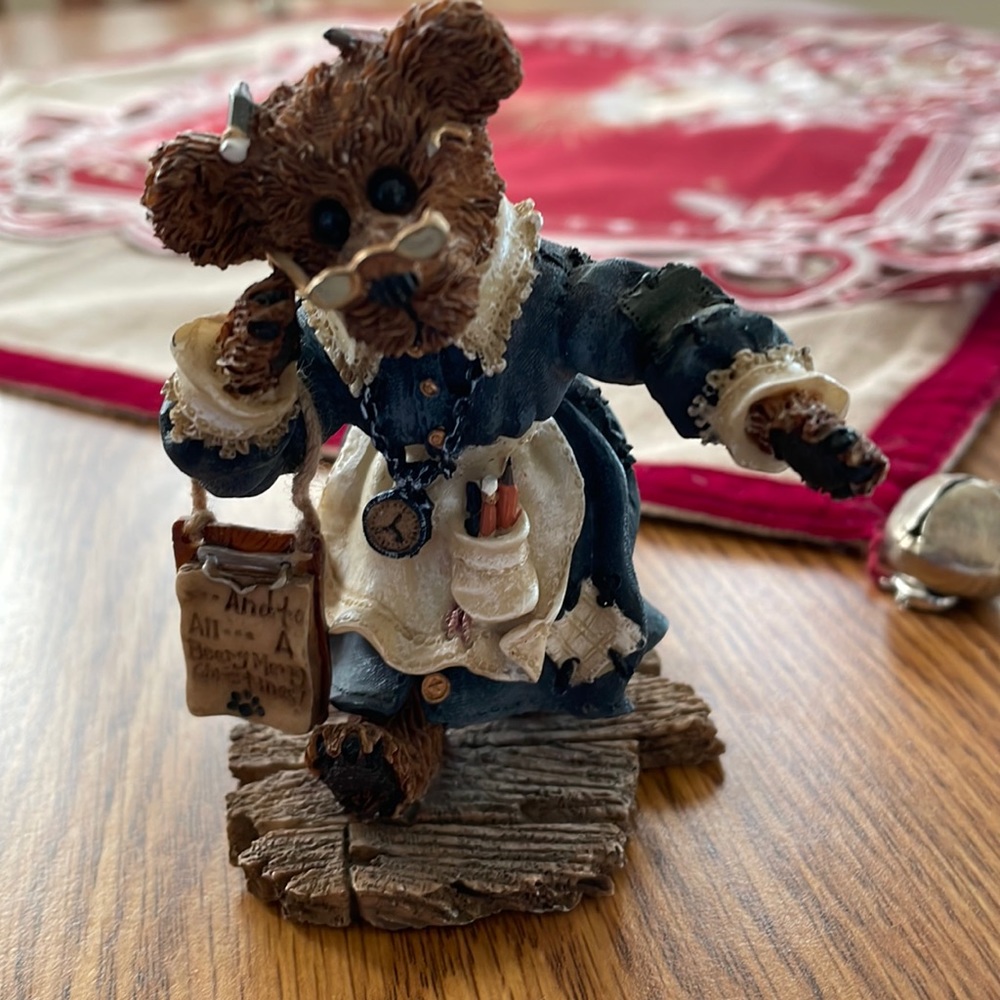 Boyds bears and friends figurine, #2414 - Ms Bruin, the teacher. 3.5” T x 2.5” W